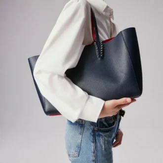 Cabata Small – Tote-väskor – Kalvskinn och spikar – Zaffiro