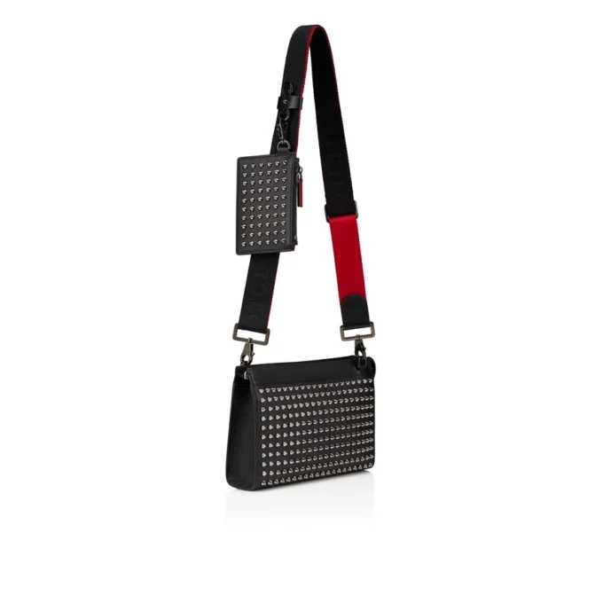 Funky – Crossbody-väskan – Kornat kalvskinn och spikar – Svart Funky – Crossbody-väskan – Kornat kalvskinn och spikar – Svart