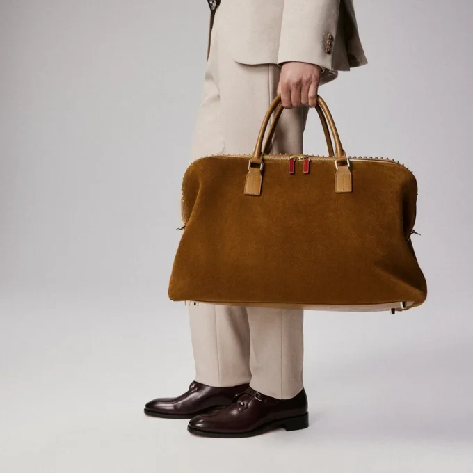 Funky – Duffle Bag – Vänd kalvskinn och spikar – Rhea Funky – Duffle Bag – Vänd kalvskinn och spikar – Rhea
