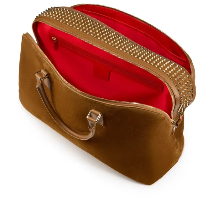 Funky – Duffle Bag – Vänd kalvskinn och spikar – Rhea Funky – Duffle Bag – Vänd kalvskinn och spikar – Rhea