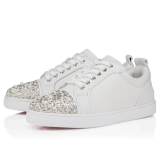 louise junior perla sneakers kreppsatin kalvskinn och prlor vit dam 1 330x330 - Louise Junior Perla &ndash; Sneakers &ndash; Kreppsatin, kalvskinn och p&auml;rlor &ndash; Vit &ndash; Dam