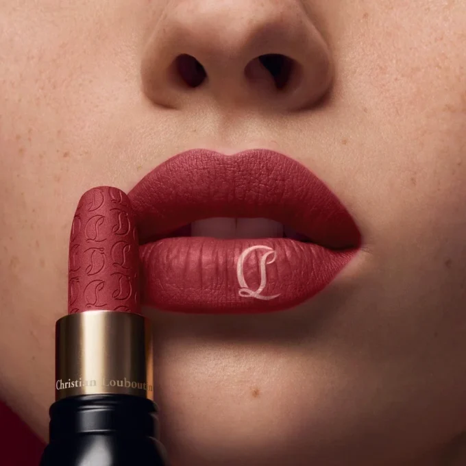 Rouge Louboutin Velvet Matte Mooncrest – Matt läppstift i begränsad upplaga – Epic Brunette 318M Rouge Louboutin Velvet Matte Mooncrest – Matt läppstift i begränsad upplaga – Epic Brunette 318M